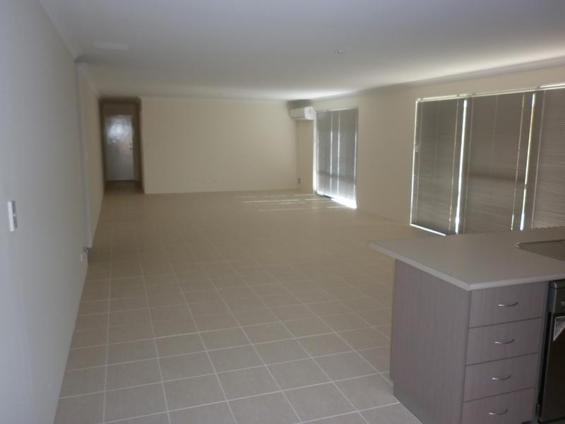 1 Pineroo Tce, Ellenbrook WA 6069