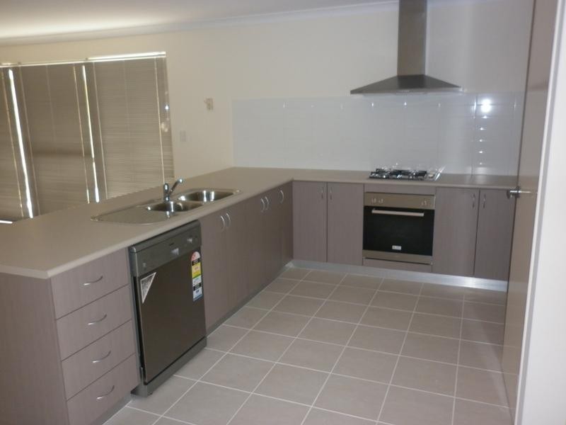 1 Pineroo Tce, Ellenbrook WA 6069