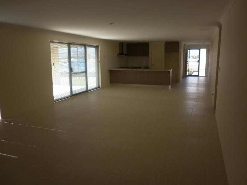 1 Pineroo Tce, Ellenbrook WA 6069