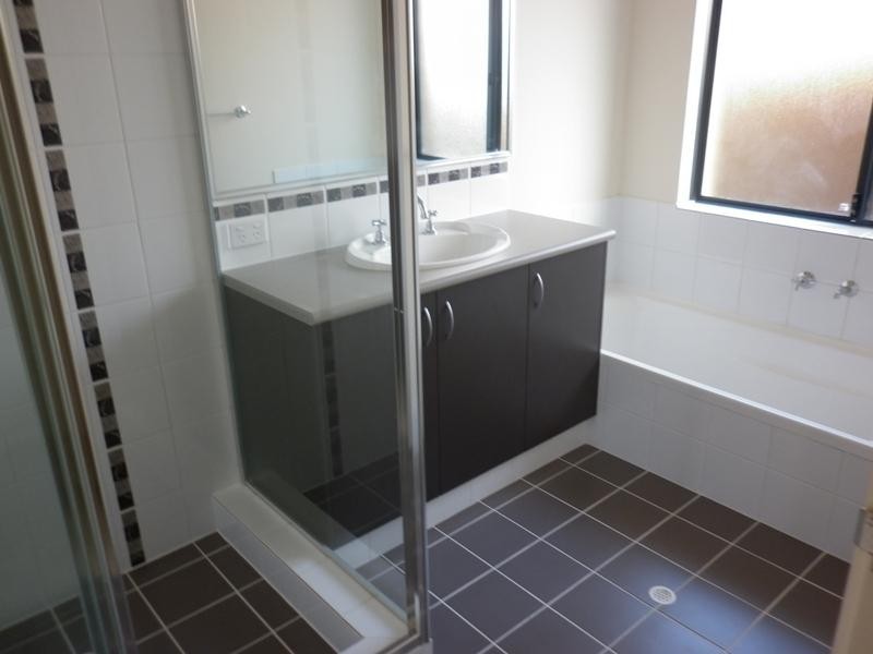 1 Pineroo Tce, Ellenbrook WA 6069