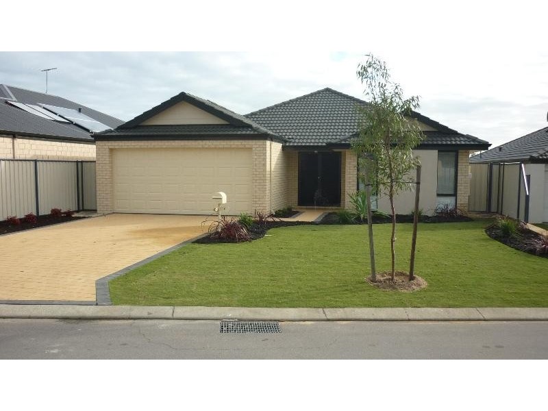 6 St Pierre  Loop, Meadow Springs WA 6210