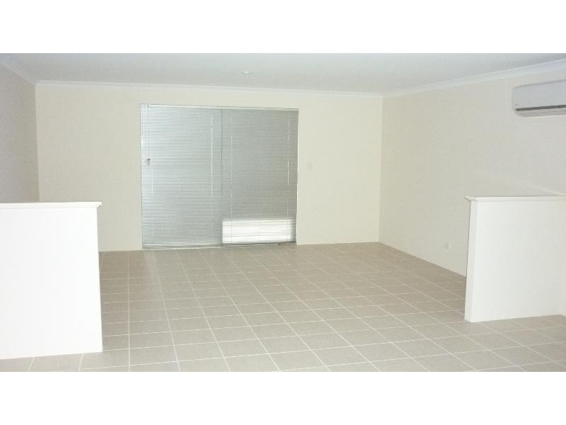 11 Ninth Rd, Brookdale WA 6112