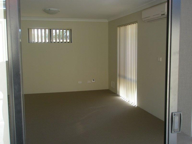34 Jedburgh Loop, Sinagra WA 6065