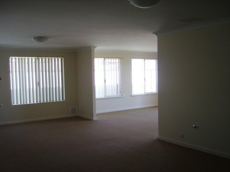 14 Birchgrove  Way, Pearsall WA 6065