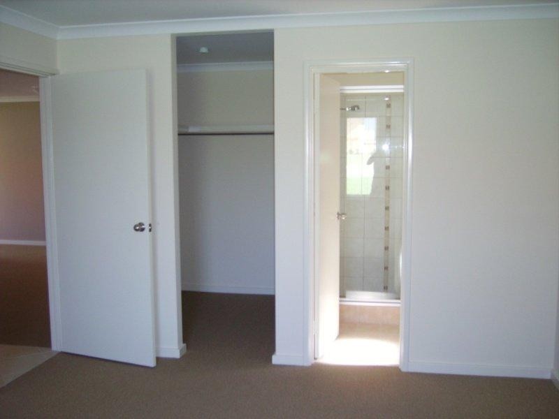 14 Birchgrove  Way, Pearsall WA 6065