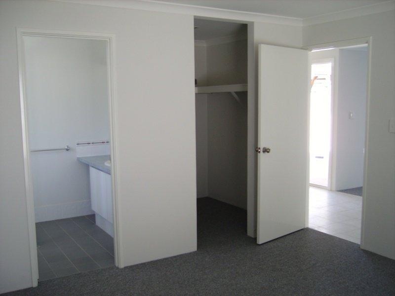 53 Shiralee Bend Bend, Carramar WA 6031