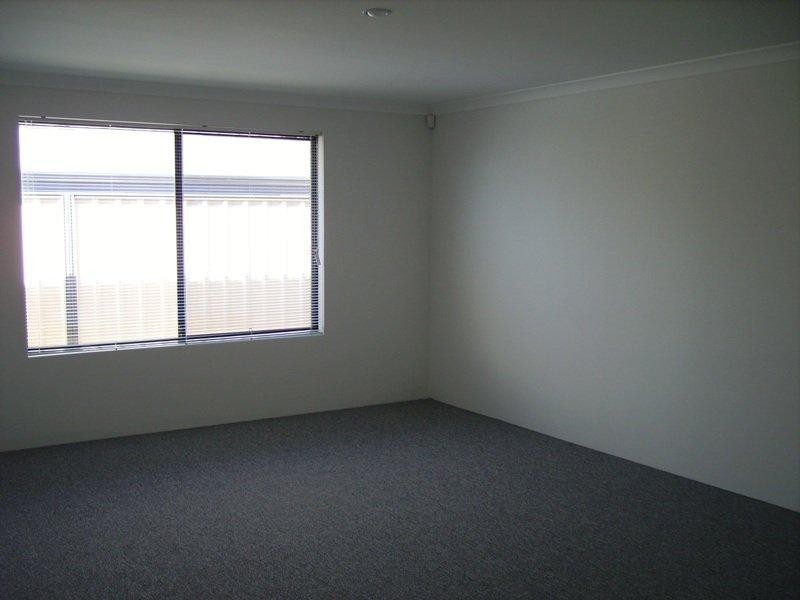 53 Shiralee Bend Bend, Carramar WA 6031