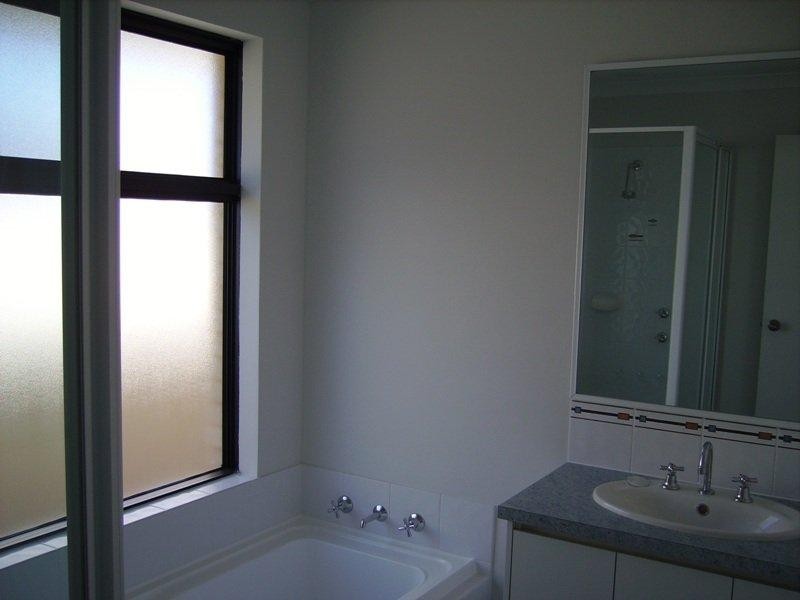 53 Shiralee Bend Bend, Carramar WA 6031