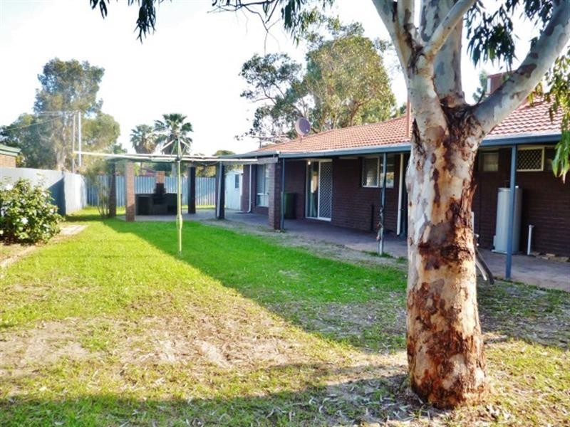 33 Carabeen  Rd, Maddington WA 6109