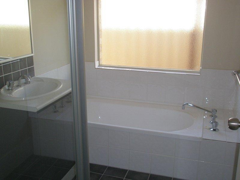 5 Castanet Drive Dr, Madeley WA 6065