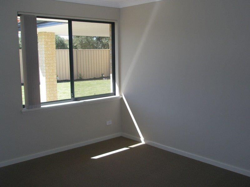 12 Giglia Drive Dr, Sinagra WA 6065