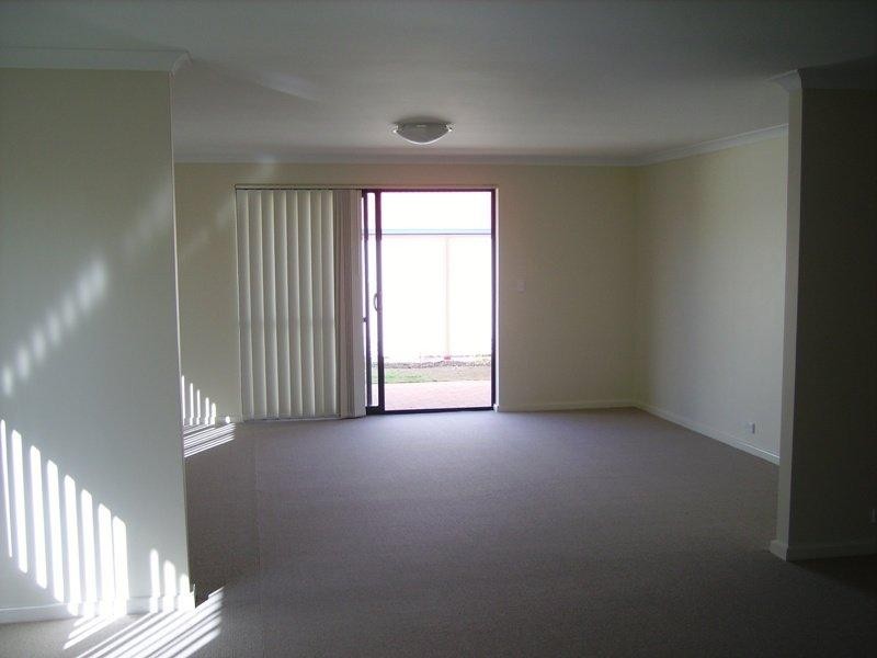 16 Bethwyn  Cct, Madeley WA 6065