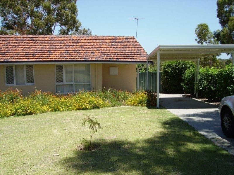 9B Oldfield Rd, Girrawheen WA 6064
