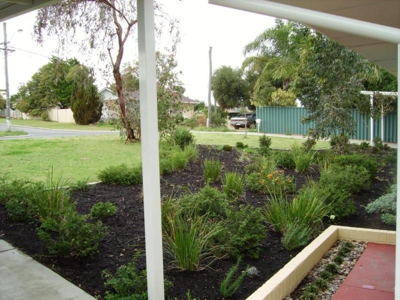 9B Oldfield Rd, Girrawheen WA 6064