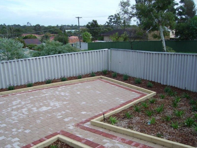9B Oldfield Rd, Girrawheen WA 6064