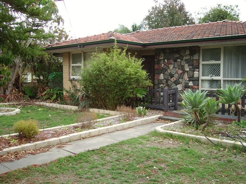 10 Bolton  Way, Orelia WA 6167