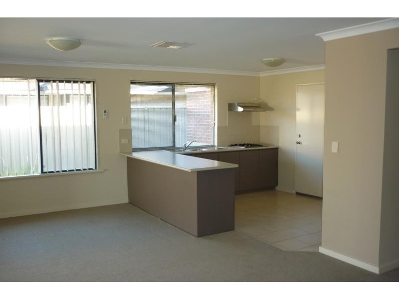 1 Castanet  Dr, Madeley WA 6065