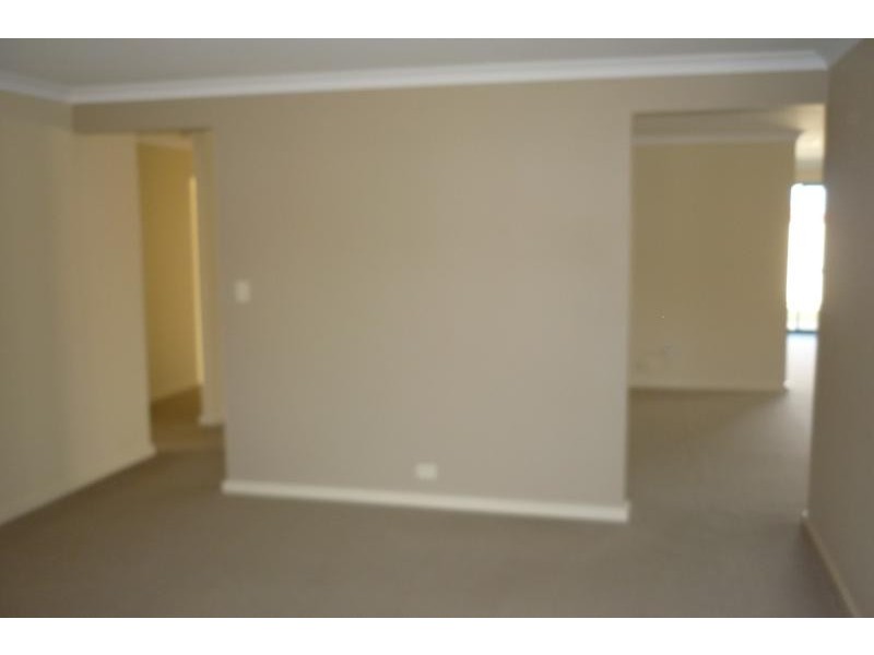 1 Castanet  Dr, Madeley WA 6065