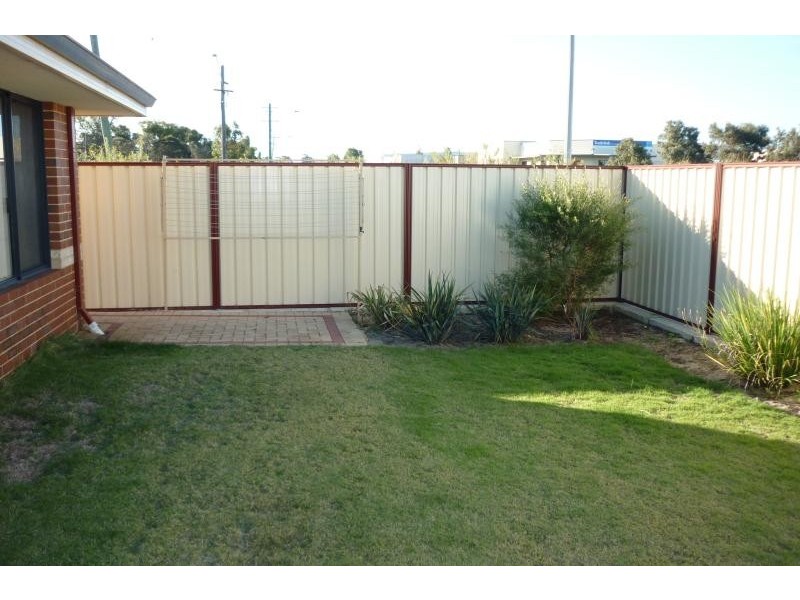 1 Castanet  Dr, Madeley WA 6065