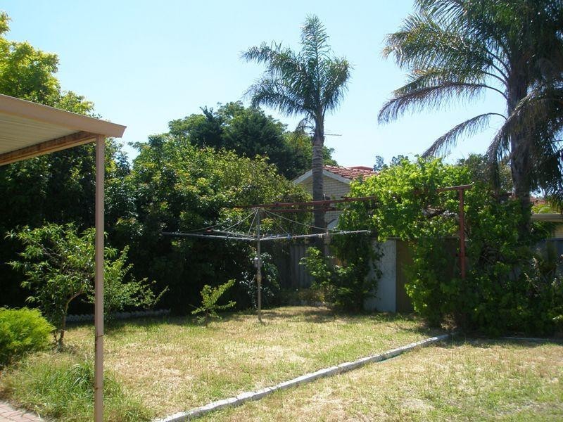 8 Millgate  Rd, Balga WA 6061