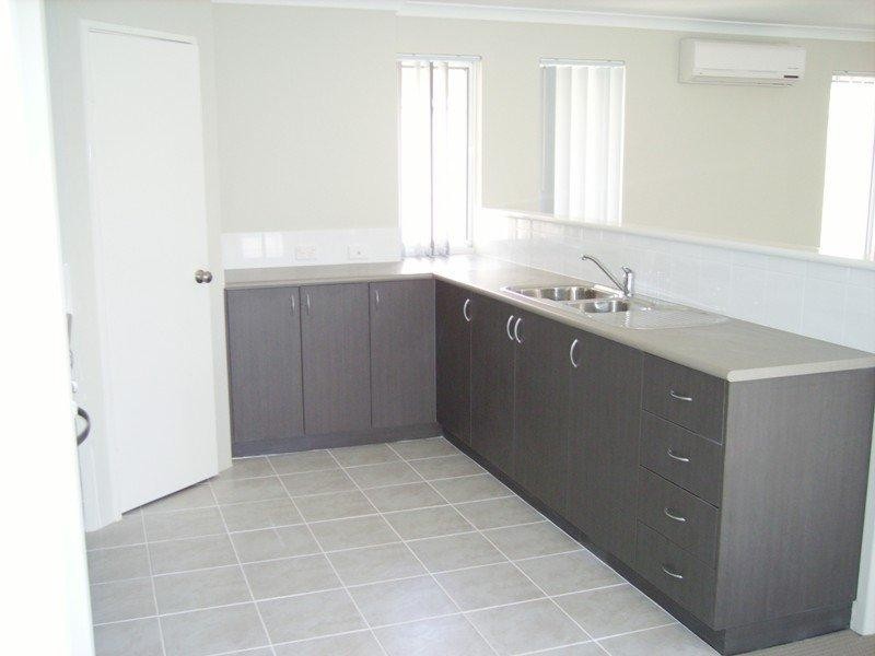 42 Jedburgh  Loop, Sinagra WA 6065