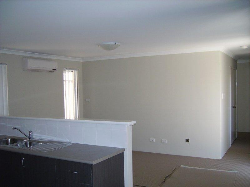 42 Jedburgh  Loop, Sinagra WA 6065