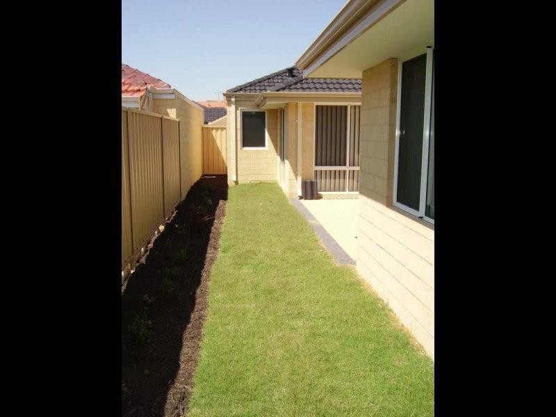 42 Jedburgh  Loop, Sinagra WA 6065