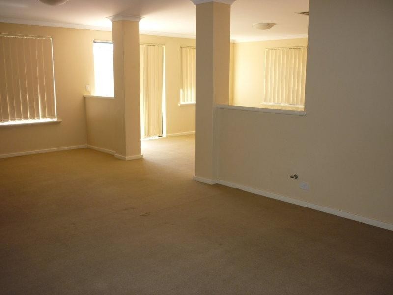 2 Felpham  Ct, Success WA 6164