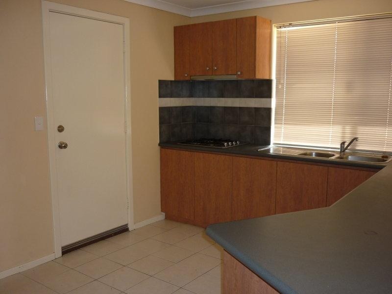 2 Felpham  Ct, Success WA 6164