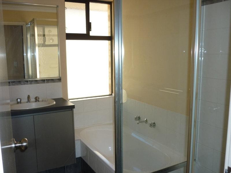 2 Felpham  Ct, Success WA 6164