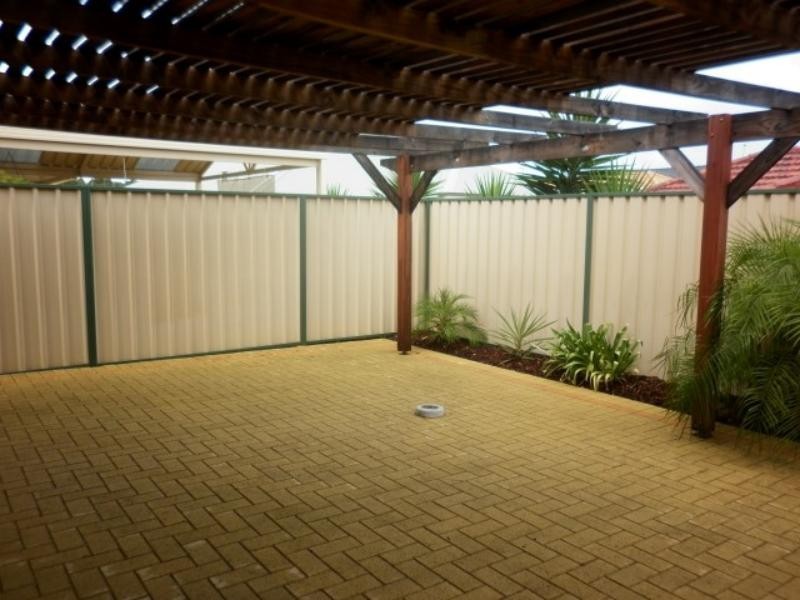 2 Felpham  Ct, Success WA 6164