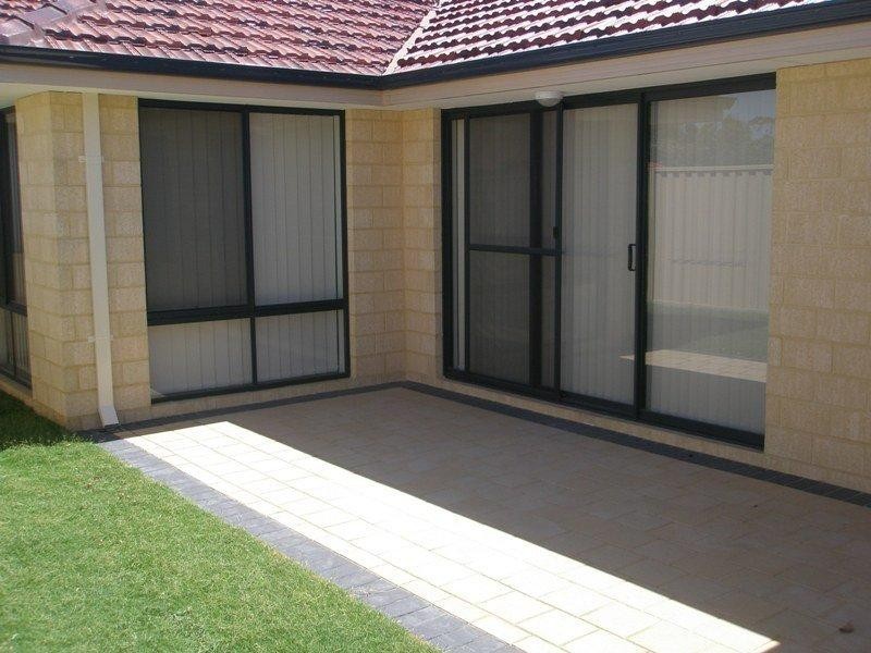 27 Jedburgh Loop Loop, Sinagra WA 6065
