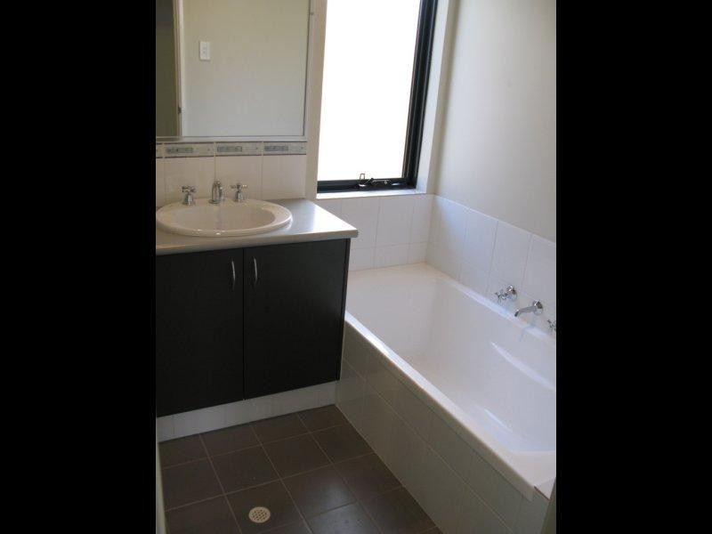 42 Jedburgh Loop, Sinagra WA 6065