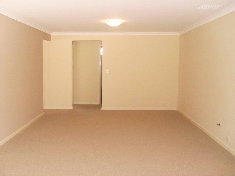 8 Karadong  St, Wattle Grove WA 6107