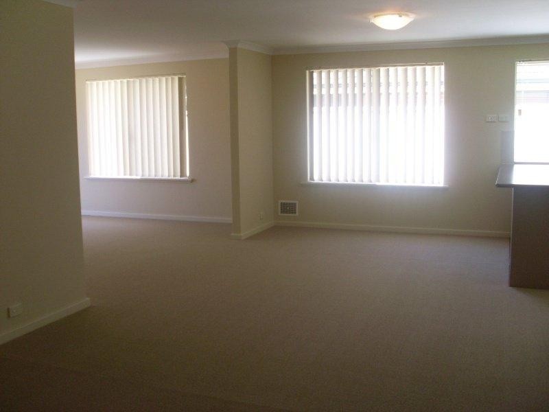 8 Karadong  St, Wattle Grove WA 6107