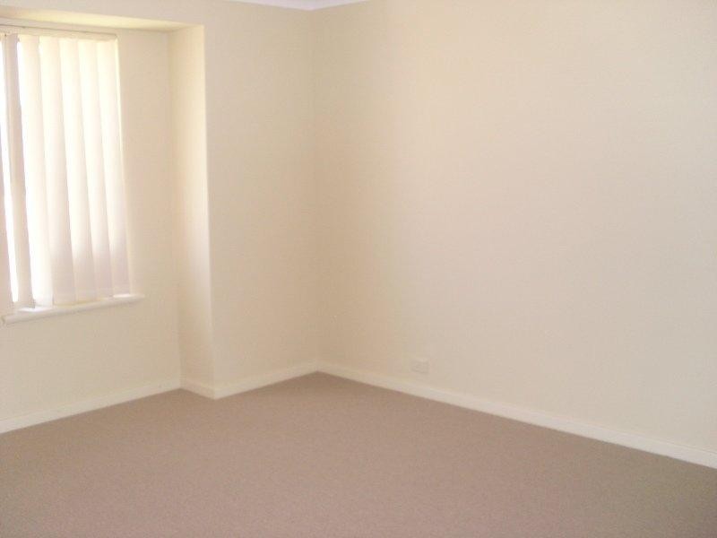 8 Karadong  St, Wattle Grove WA 6107