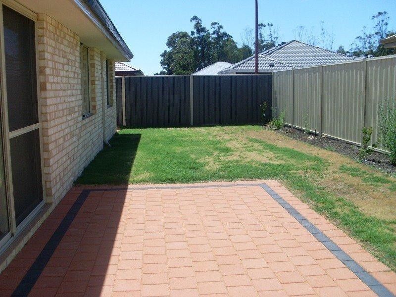 8 Karadong  St, Wattle Grove WA 6107