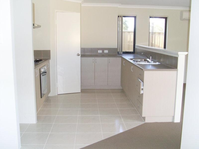 15 Peebles  Crss, Sinagra WA 6065