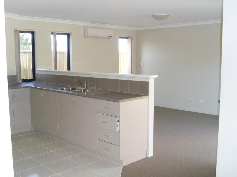15 Peebles  Crss, Sinagra WA 6065