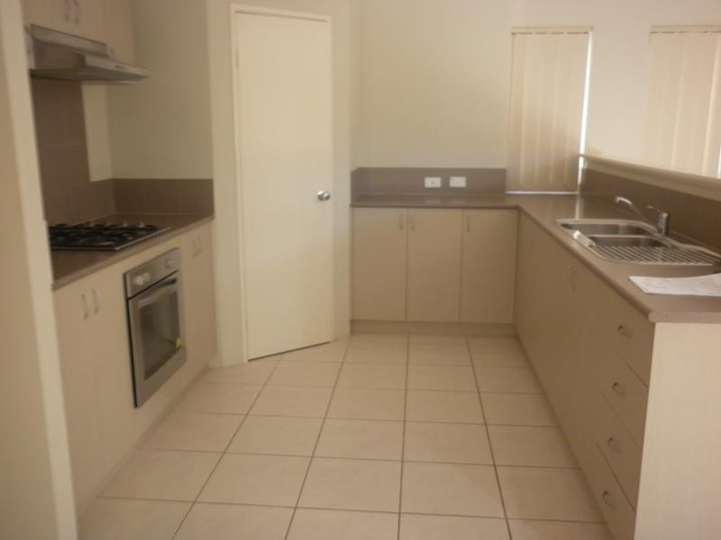 19 Peebles  Crss, Sinagra WA 6065