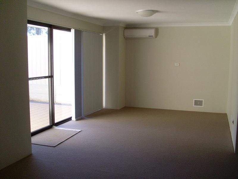 32 Jedburgh  Loop, Sinagra WA 6065