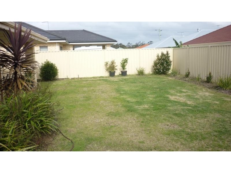 5 Salinga  Bend, Wattle Grove WA 6107