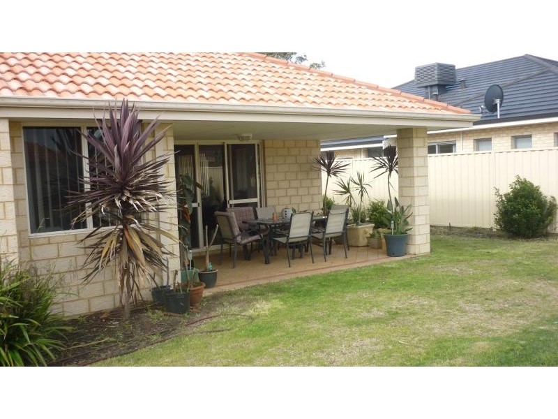 5 Salinga  Bend, Wattle Grove WA 6107