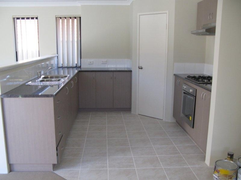 31 Jedburgh  Loop, Sinagra WA 6065