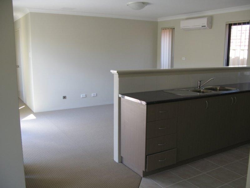 31 Jedburgh  Loop, Sinagra WA 6065