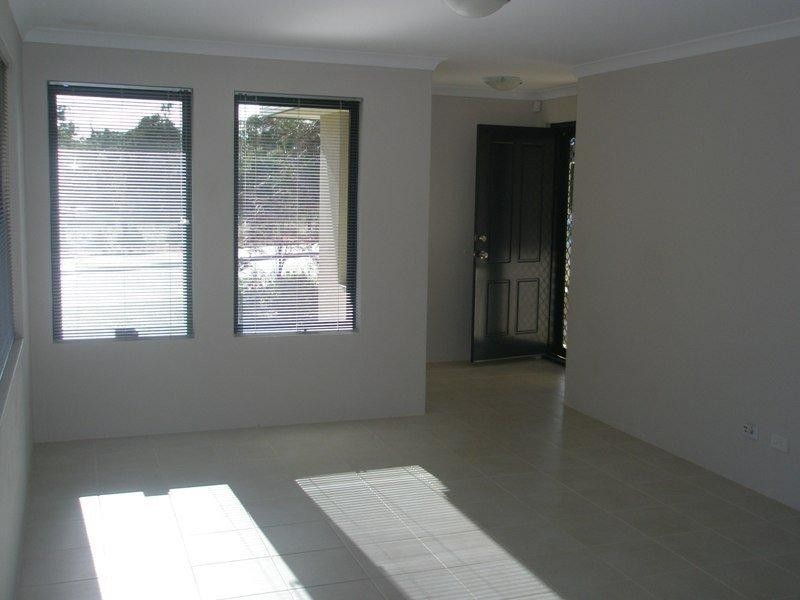 2 Lochy Cl, Kinross WA 6028