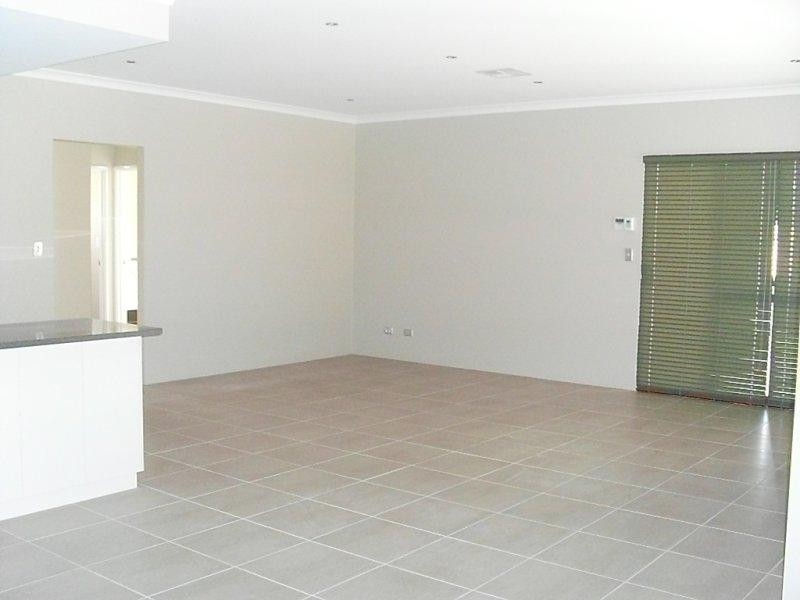 35 Messina  Dr, Sinagra WA 6065