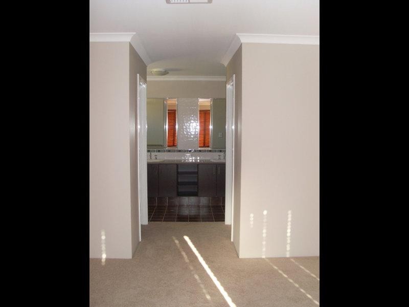 35 Messina  Dr, Sinagra WA 6065