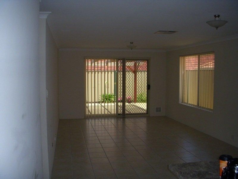 2 Felpham  Ct, Success WA 6164