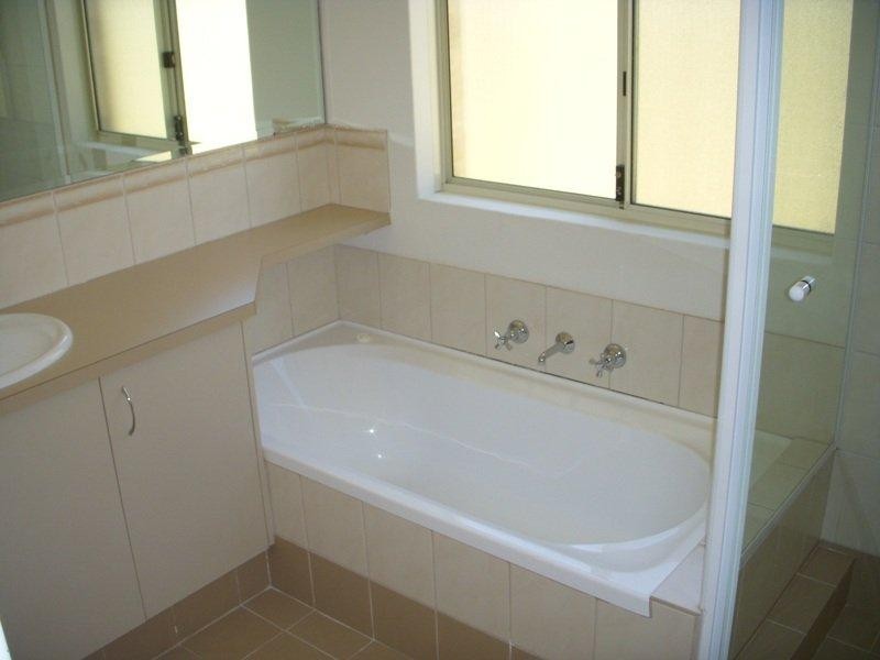 2 Felpham  Ct, Success WA 6164